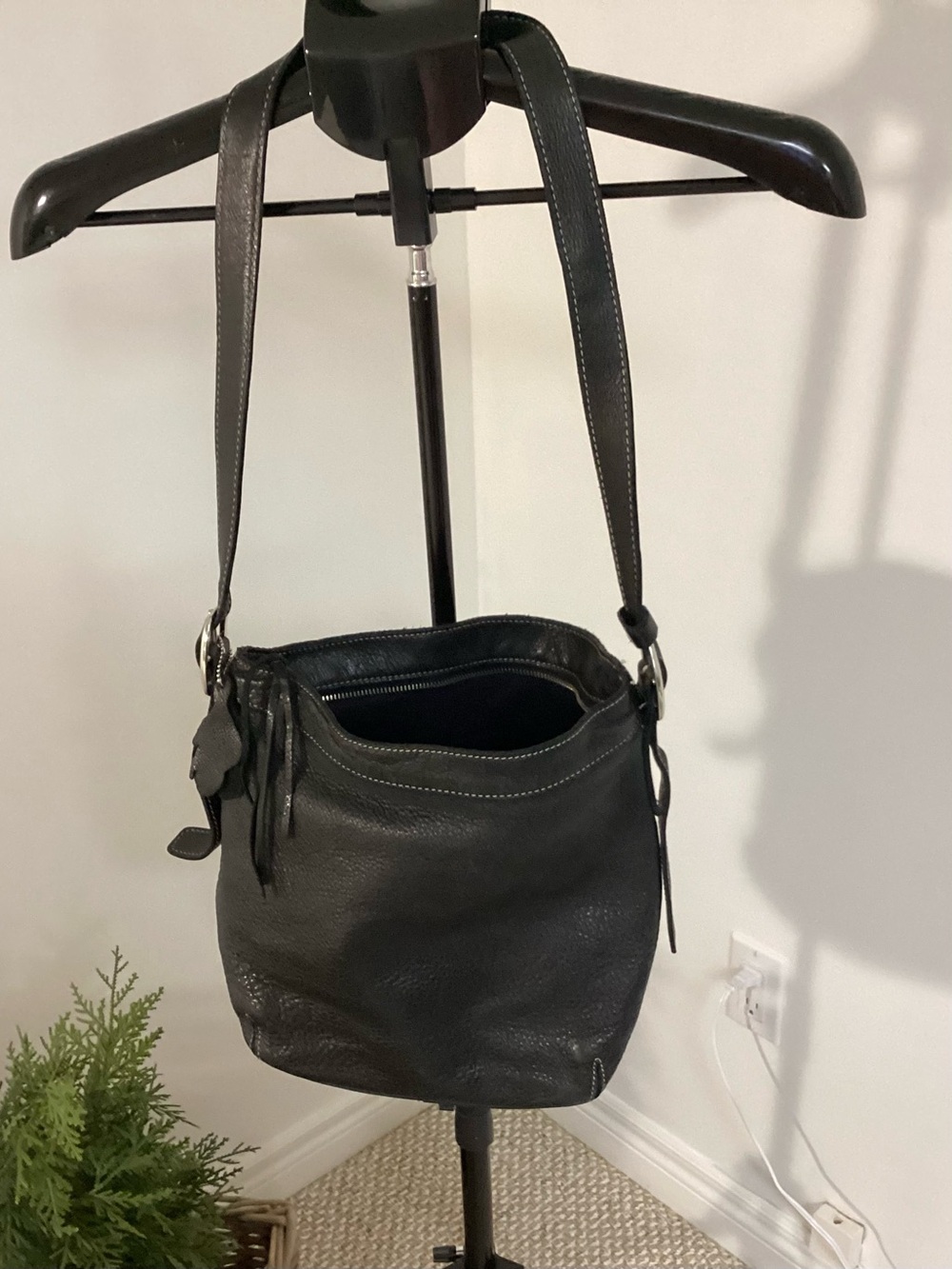 Roots Black Genuine Leather Bucket Shoulder Bag Made in Canada